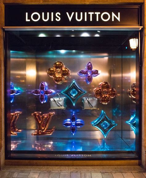 Louis Vuitton Visual Merchandiser Salaries .